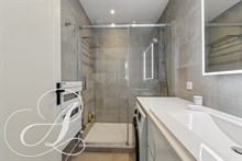 A louer en bail mobilité appartement de standing d'une pièce rue de Bellechasse Paris 7ème