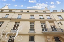 F3 de standing à louer à la semaine pour 4 personnes à Louvre-Rivoli, Paris 1er arrondissement