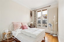 Location à la semaine d'un F3 avec 2 chambres pour 6 personnes à Duroc Paris 7ème