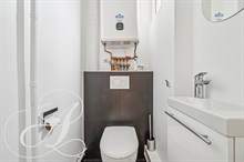 Bail mobilité pour un F2 moderne refait à neuf Porte de Versailles Paris 15ème