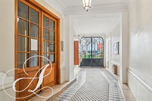 Bail mobilité pour un F2 moderne refait à neuf Porte de Versailles Paris 15ème