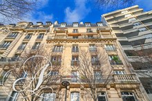 Appartement refait à neuf à louer type F2 Porte de Versailles Paris 15ème