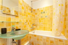 A louer en courte durée spacieux F2 meublé pour 4 rue de la Convention Paris 15ème arrondissement