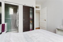 Location meublée à la semaine d'un F2 moderne refait à neuf à Saint Placide Paris 6ème arrondissement