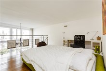 Location à la semaine en courte durée d'un duplex de prestige rue du Faubourg Saint Honoré Paris 8ème