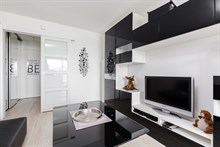 Monolocale di 27 m2 con balcone con vista panoramica, ideale per 1 o 2 persone e situato al 6° piano di un edificio con ascensore in rue Falguière, 15° distretto di Parigi.