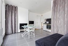 Appartamento di 26 m2 per 2 o 4 persone , con ampio balcone esterno e situato al 5° piano senza ascensore, nel 13° distretto di Parigi.