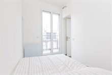 Appartamento di 26 m2 per 2 o 4 persone , con ampio balcone esterno e situato al 5° piano senza ascensore, nel 13° distretto di Parigi.