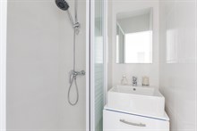 Appartamento di 26 m2 e si trova al 5° piano di un edificio elegante senza ascensore in zona Gobelins, nel 13° distretto di Parigi.